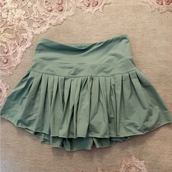 Gold hinge green skort! - Picture 1 of 1